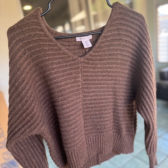 Sweater - Picture 1 of 3